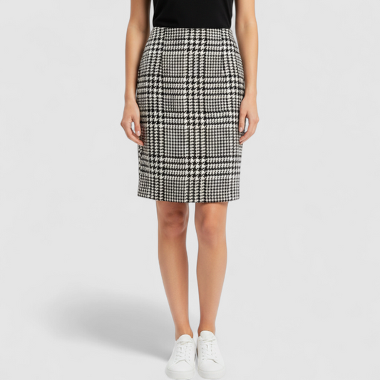 Liz Claiborne vintage black and white houndstooth wool pencil skirt womens size 8 front and back views with fabric and label detail on model