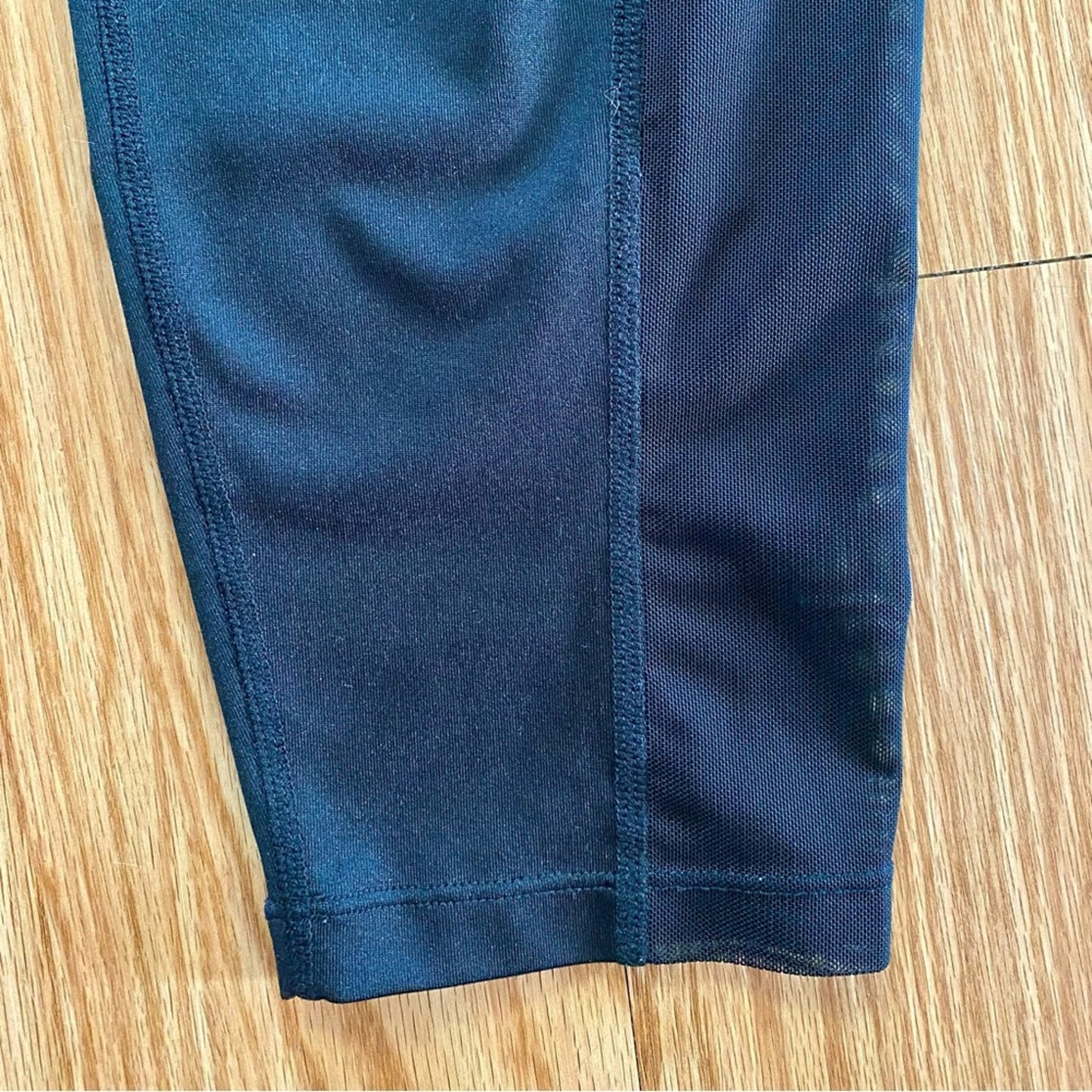 BCBGMaxAzria Black Capri Athletic Leggings Gym Pants Womens Large