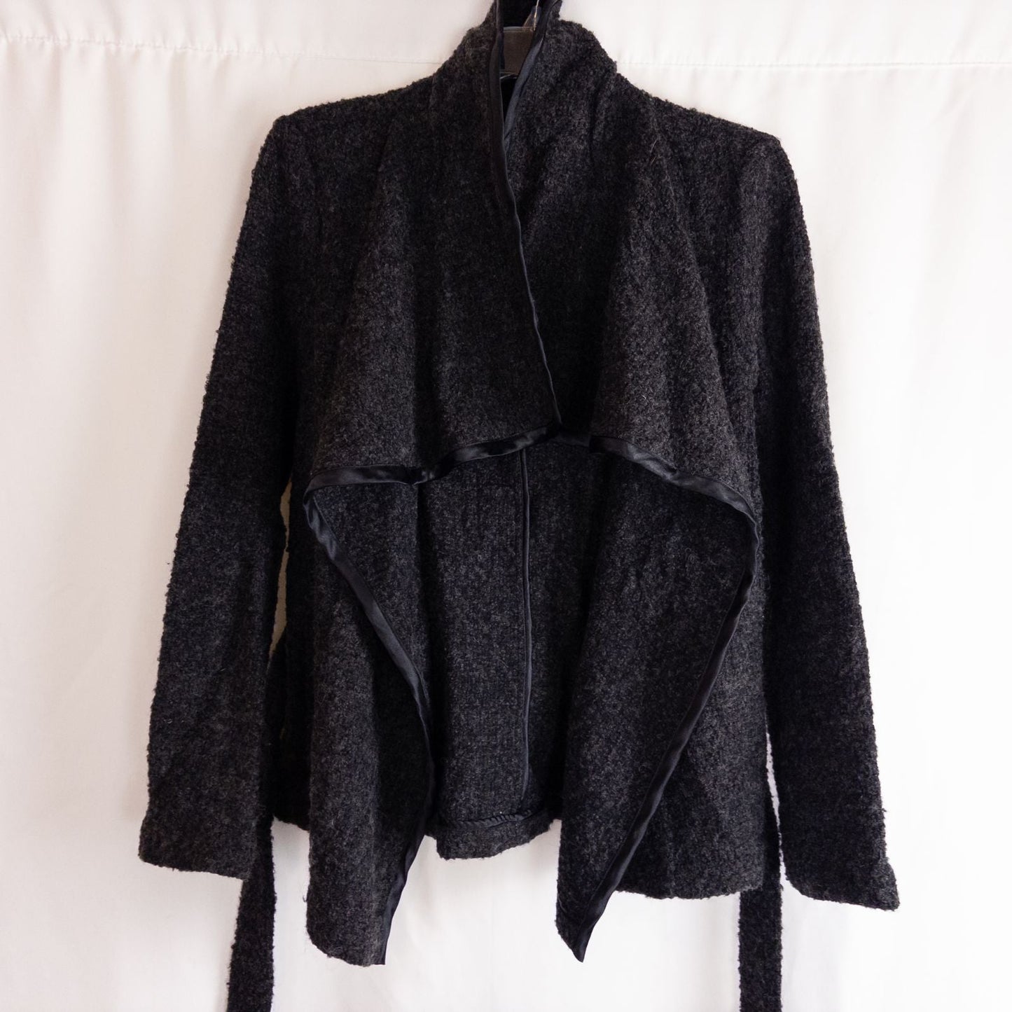 Gray Gap wool textured jacket with shawl collar and belt hung on white background image 3