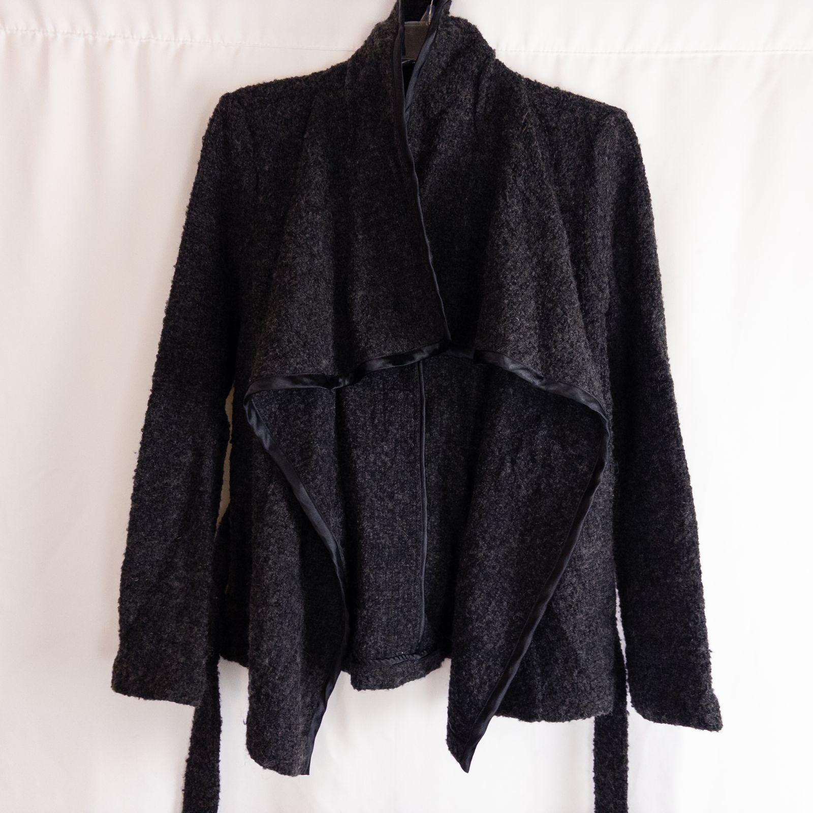 Gray Gap wool textured jacket with shawl collar and belt hung on white background image 3