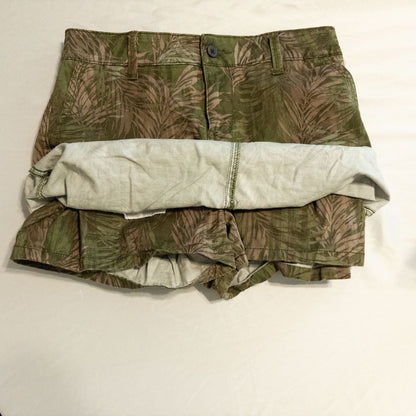Sonoma Life and Style Womens green fronds patterned skort size 2 small front and back views with button closure and palm leaf print image 3