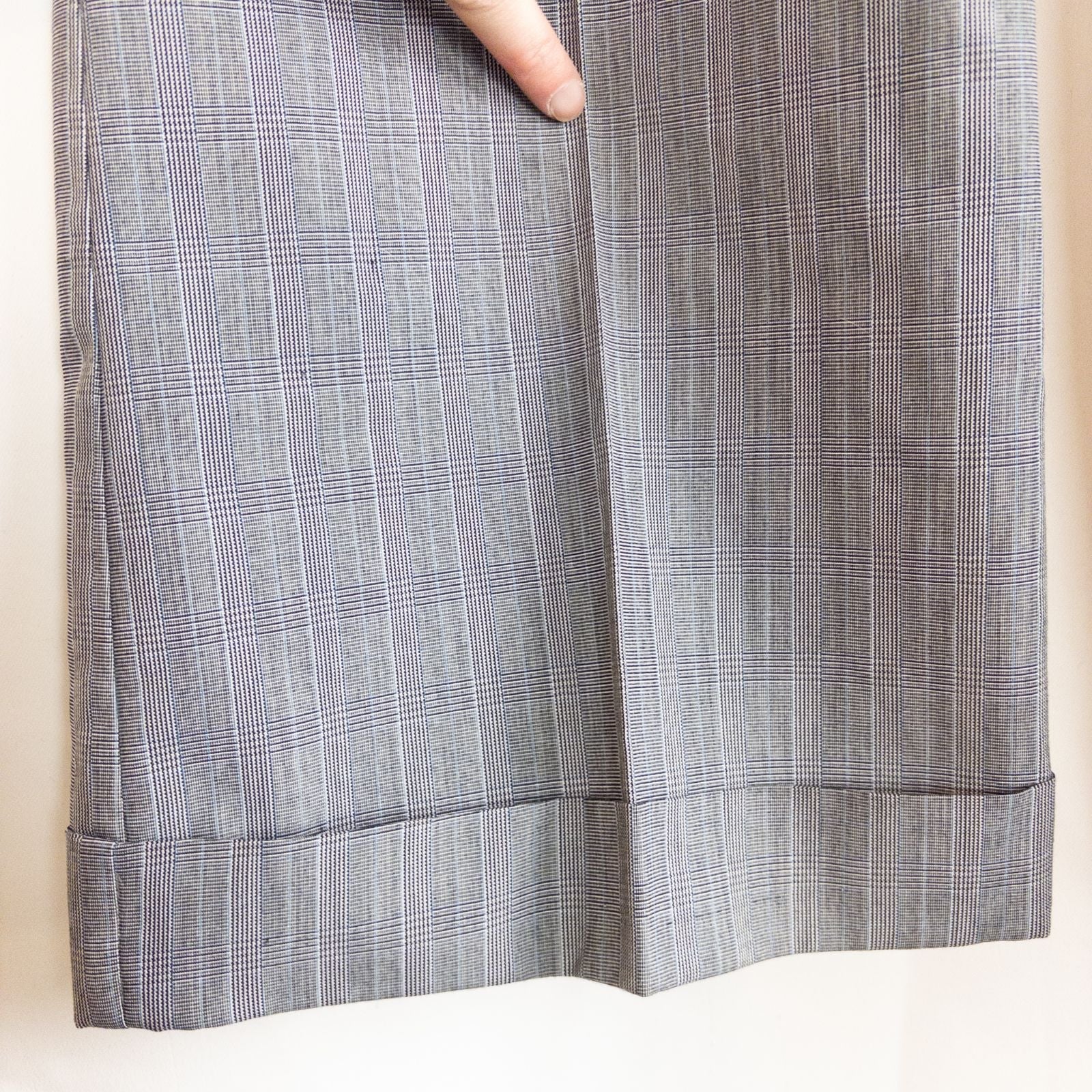 Tracy Evans vintage black plaid check women's pants size 11 displayed front and back with side zipper closure and cuffed hems. image 5
