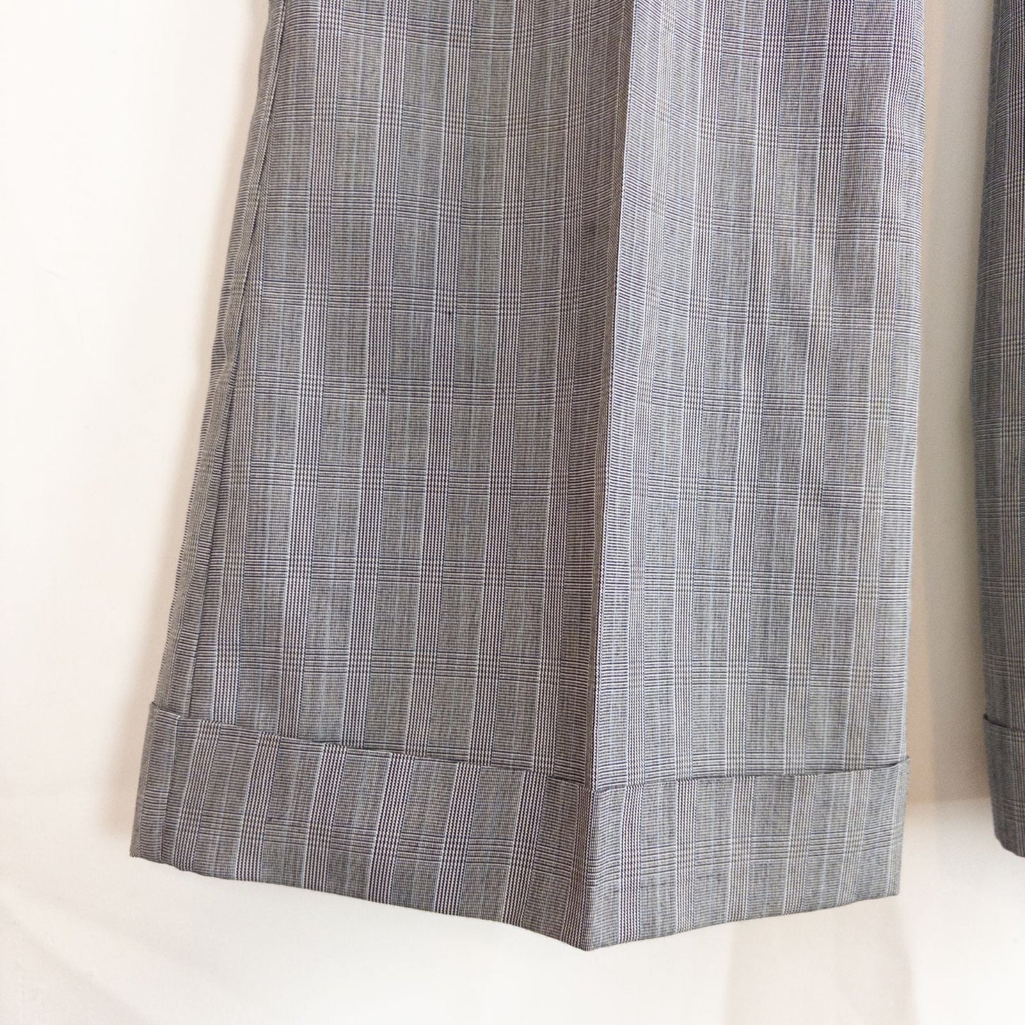 Tracy Evans vintage black plaid check women's pants size 11 displayed front and back with side zipper closure and cuffed hems. image 6