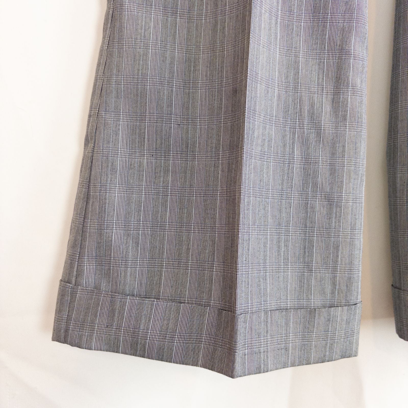 Tracy Evans vintage black plaid check women's pants size 11 displayed front and back with side zipper closure and cuffed hems. image 6