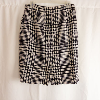 Liz Claiborne vintage black and white houndstooth wool pencil skirt womens size 8 front and back views with fabric and label detail image 4