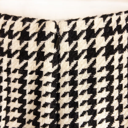 Liz Claiborne vintage black and white houndstooth wool pencil skirt womens size 8 front and back views with fabric and label detail image 6