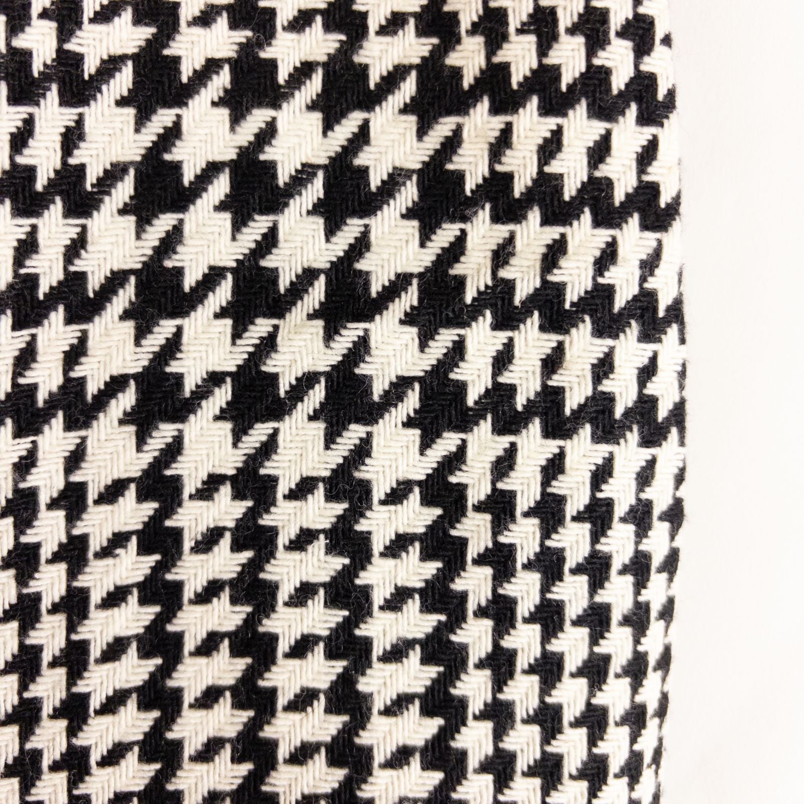 Liz Claiborne vintage black and white houndstooth wool pencil skirt womens size 8 front and back views with fabric and label detail image 3
