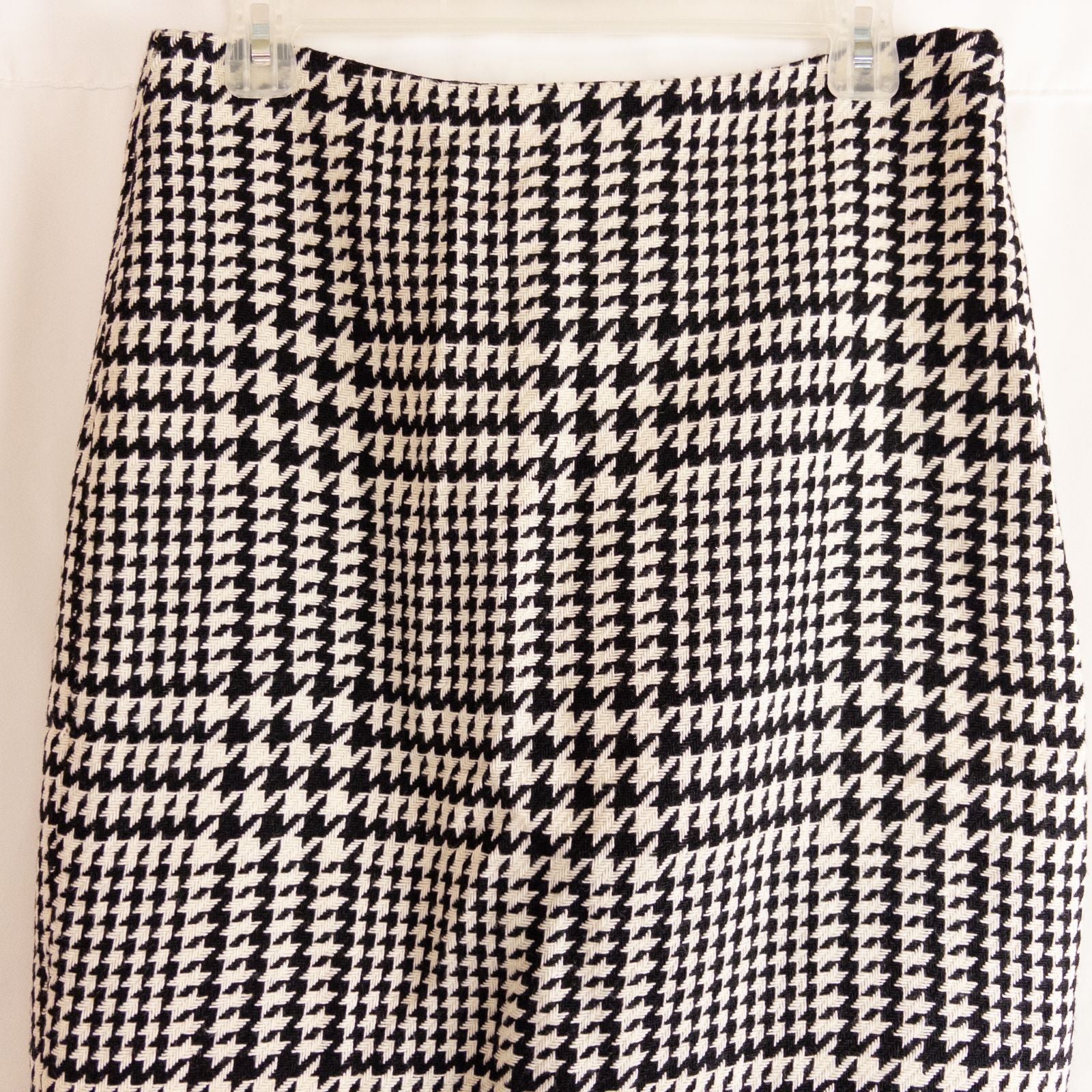 Liz Claiborne vintage black and white houndstooth wool pencil skirt womens size 8 front and back views with fabric and label detail image 2