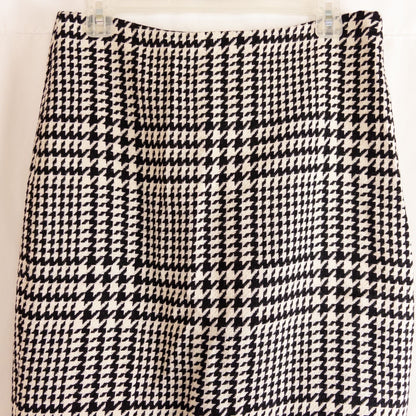 Liz Claiborne vintage black and white houndstooth wool pencil skirt womens size 8 front and back views with fabric and label detail image 2