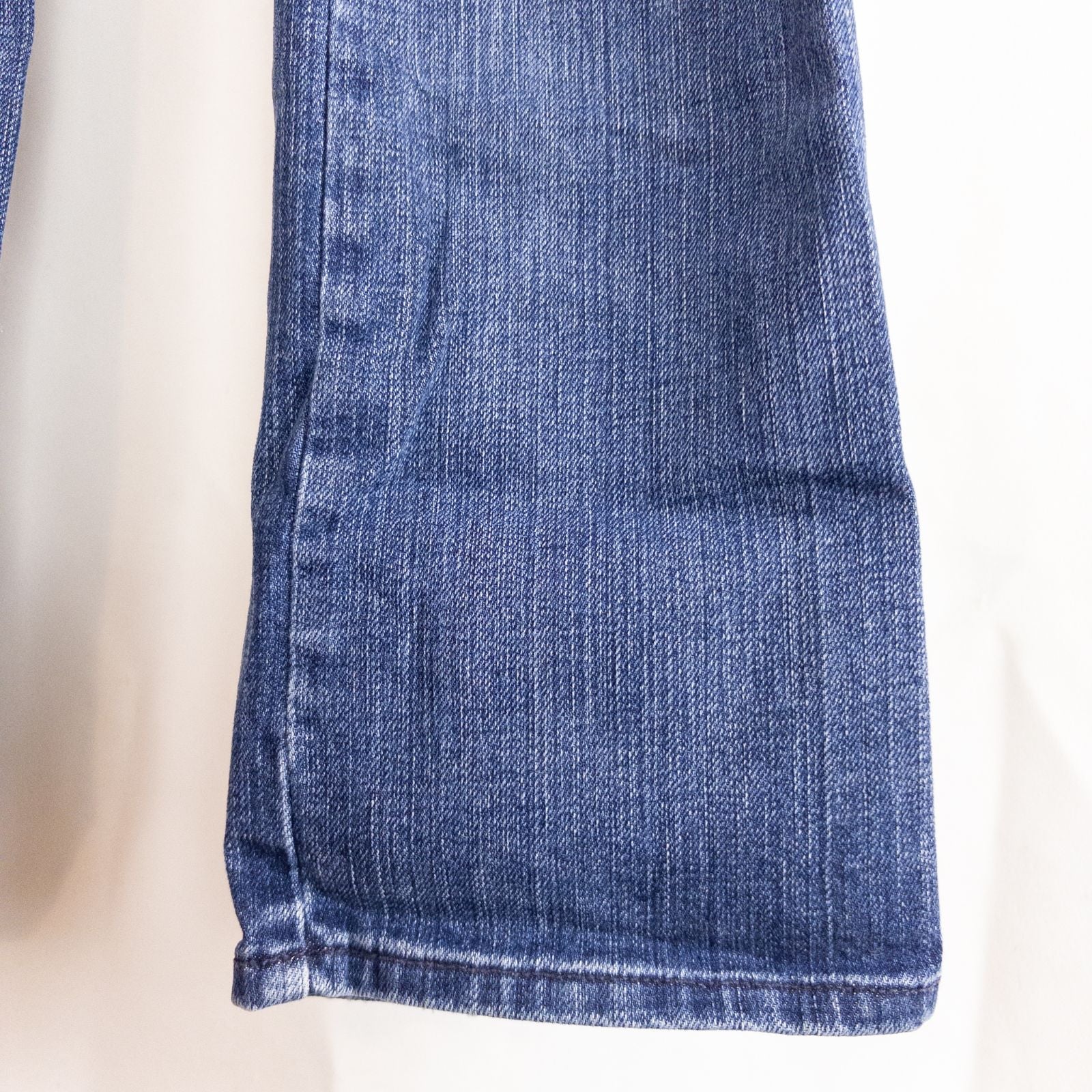 7 for all Mankind Kimmie straight leg blue jeans womens size 27 laid flat front and back views showing faded denim and button closure image 4