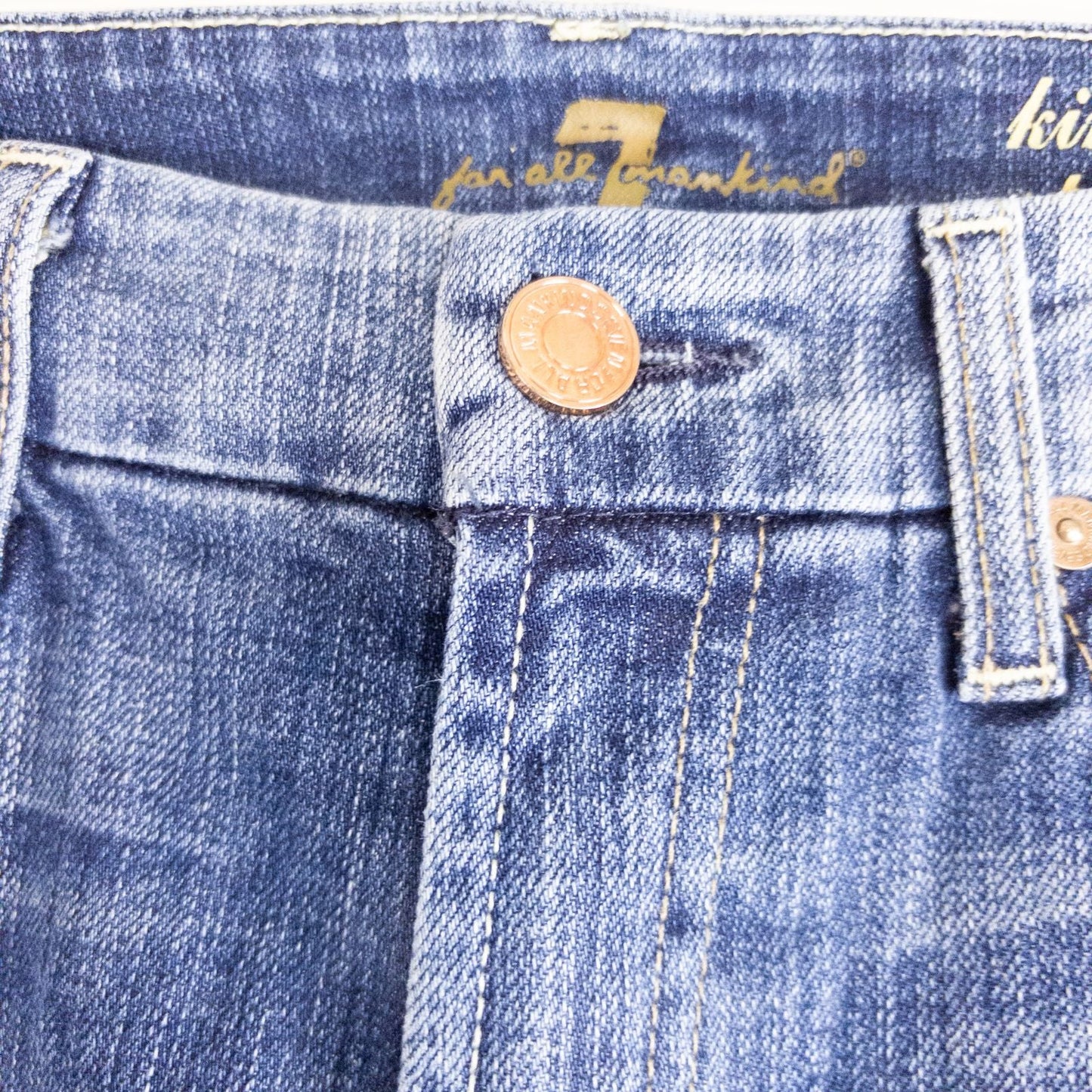 7 for all Mankind Kimmie straight leg blue jeans womens size 27 laid flat front and back views showing faded denim and button closure image 3