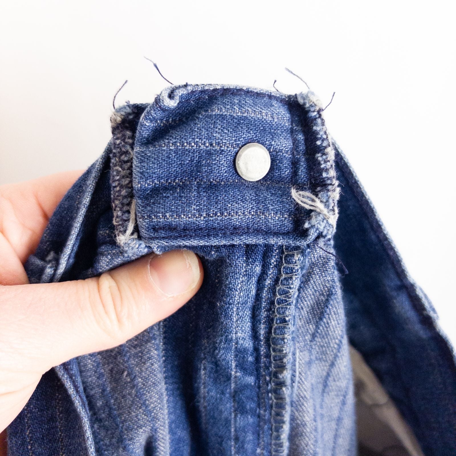 Wilkins rumble seat vintage blue striped jeans womens size 28 hanging on wood hanger in front of white background image 14