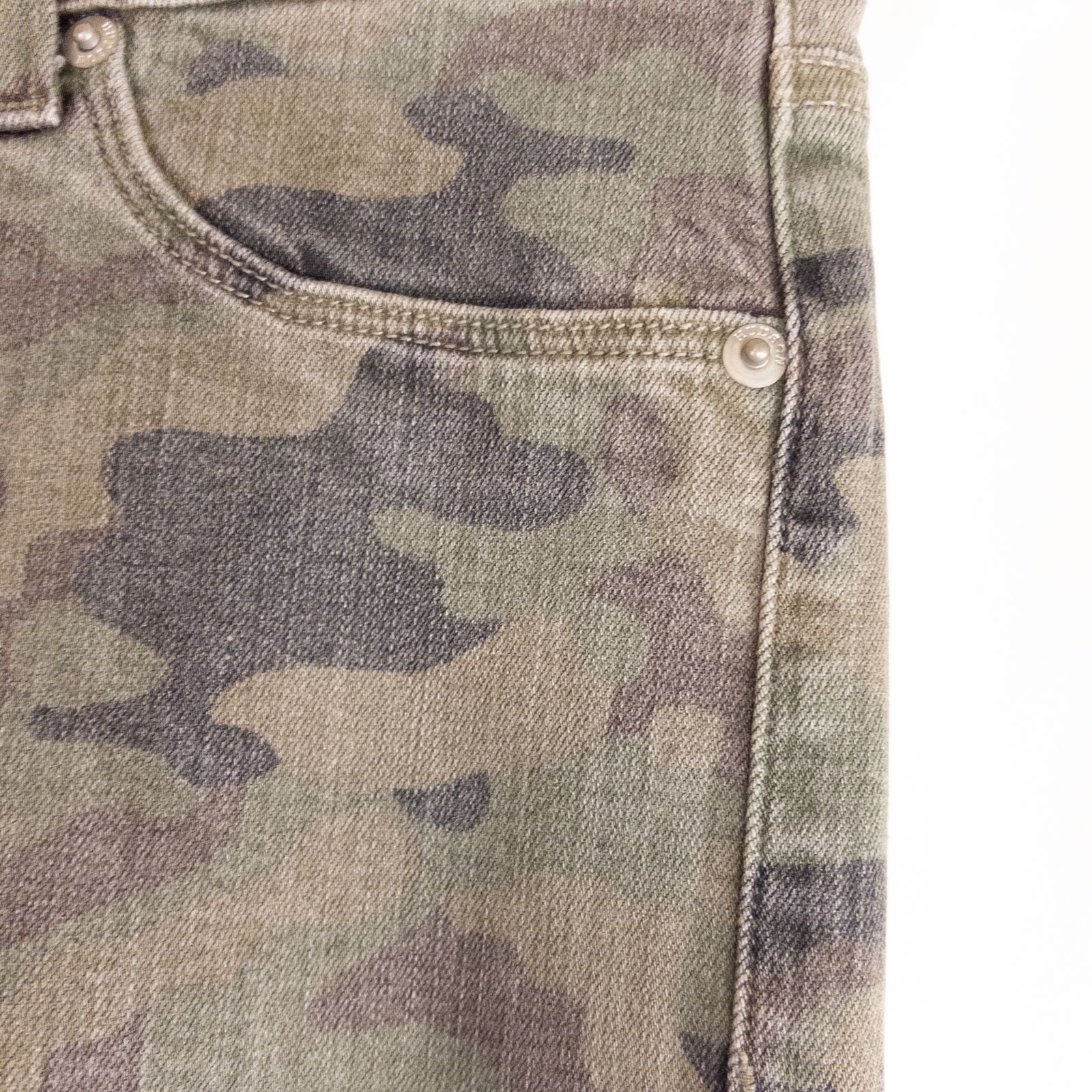 Hudson green camo skinny jeans womens size 31 with minimal wear and faux front pockets displayed hanging. image 4