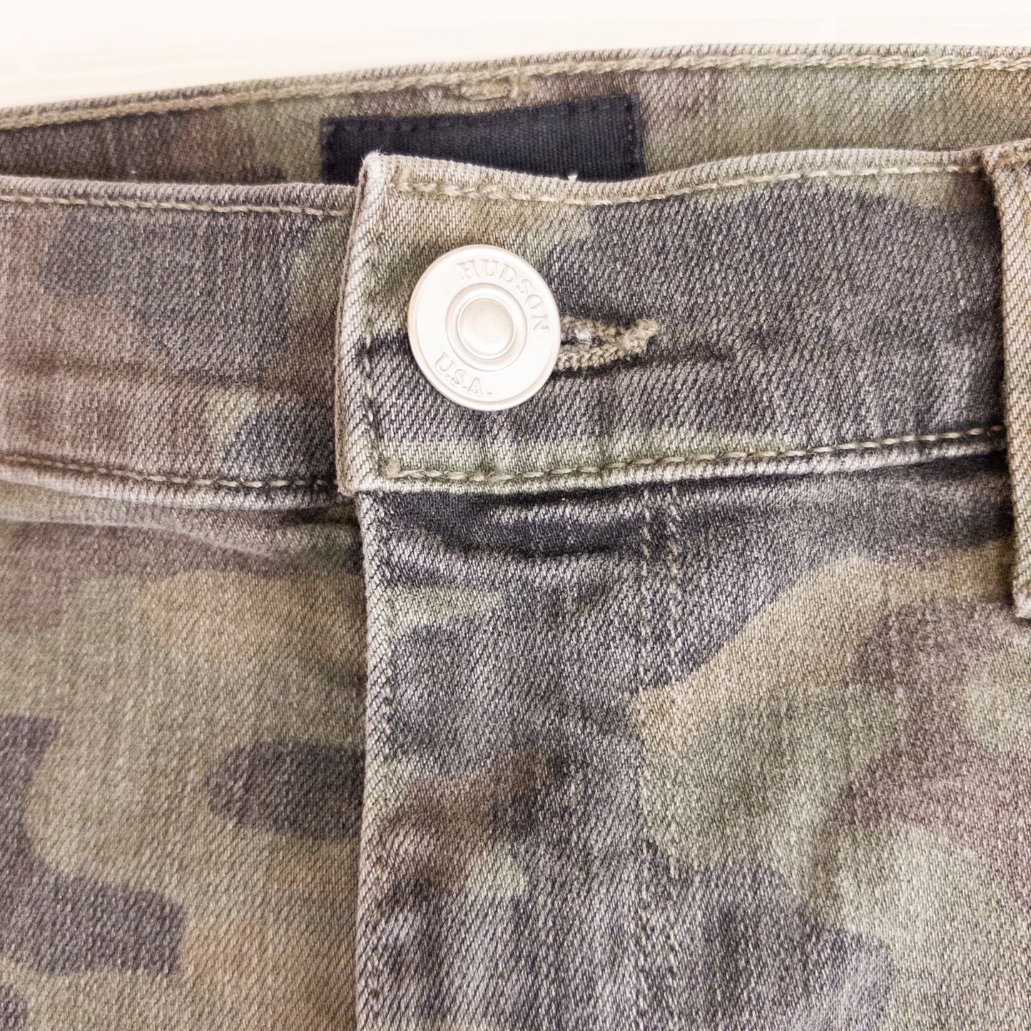 Hudson green camo skinny jeans womens size 31 with minimal wear and faux front pockets displayed hanging. image 3