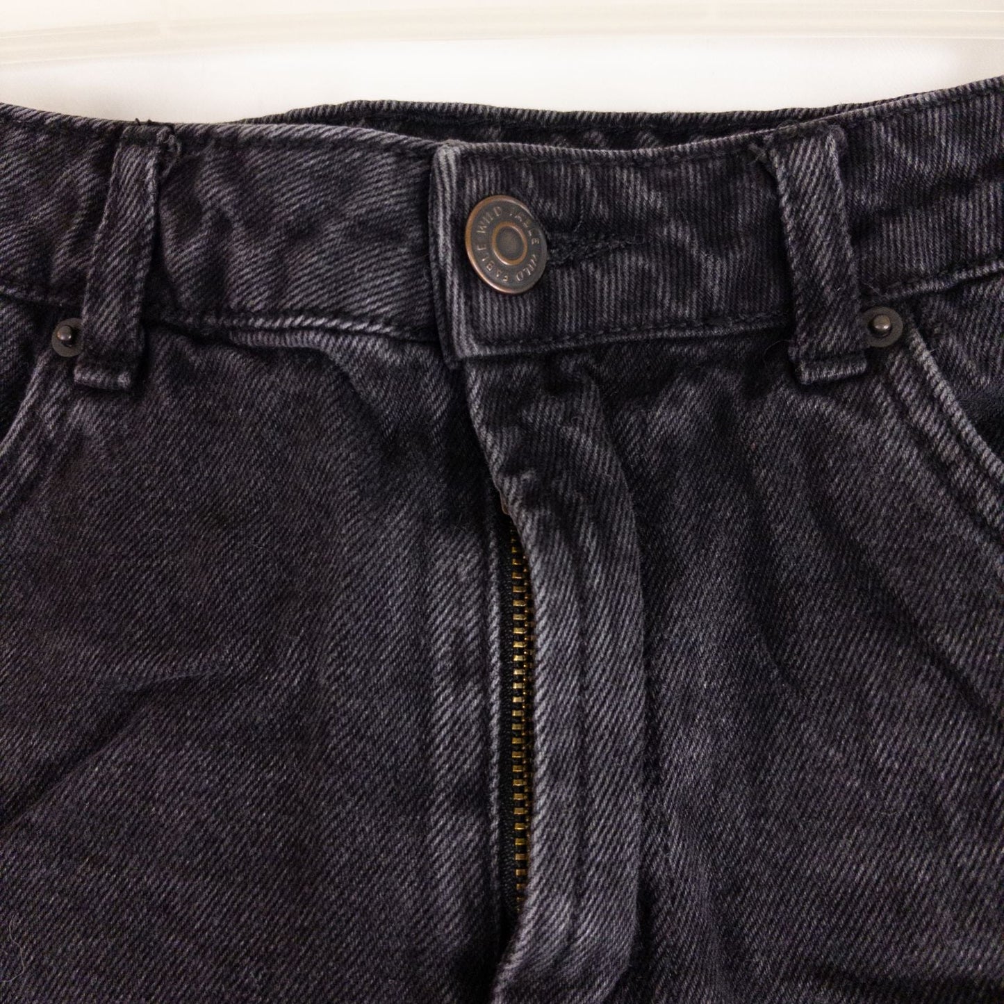 Wild Fable black distressed ripped jean shorts womens size 6 with frayed hem front and back views image 2