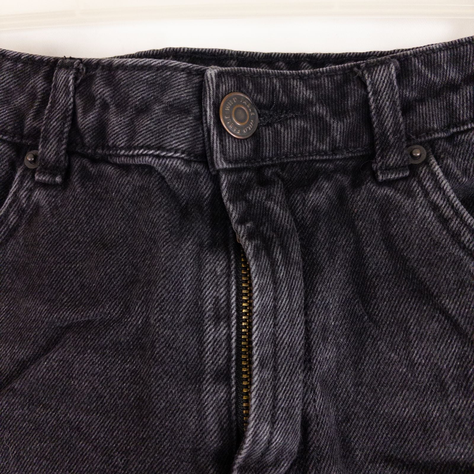 Wild Fable black distressed ripped jean shorts womens size 6 with frayed hem front and back views image 2