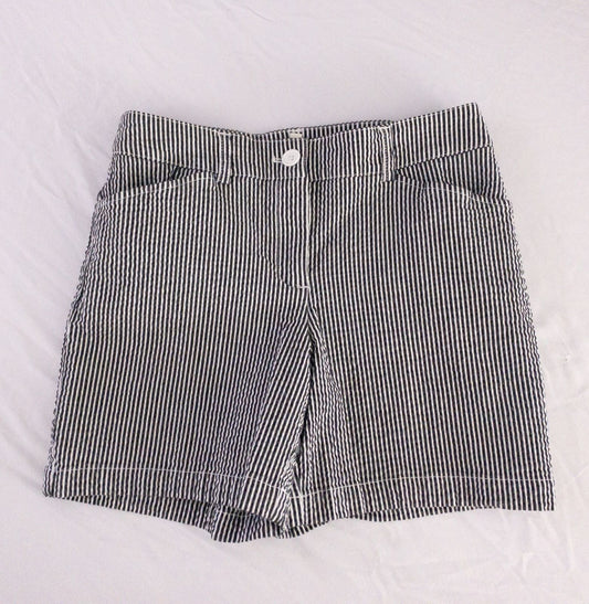 Jones New York womens white and black striped seersucker shorts size 4 front and back views with stretch fabric and button detail