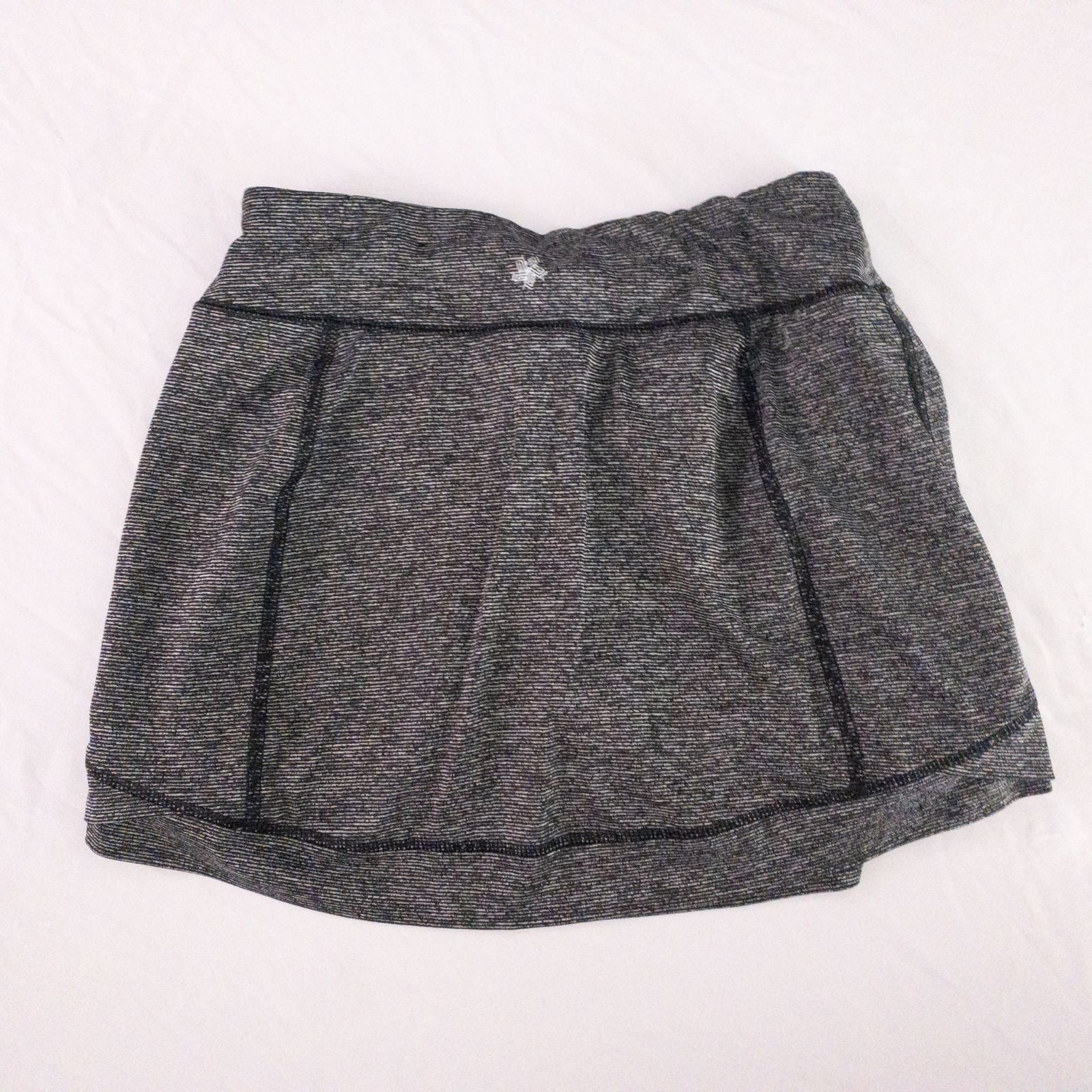 Tekgear black gray striped skorts womens XSmall with elastic waistband and inner shorts, detailed close-ups of fabric and logo image 3