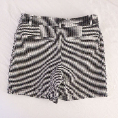 Jones New York womens white and black striped seersucker shorts size 4 front and back views with stretch fabric and button detail image 5
