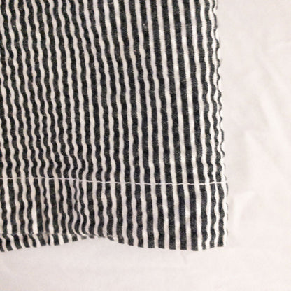 Jones New York womens white and black striped seersucker shorts size 4 front and back views with stretch fabric and button detail image 4