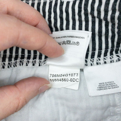 Jones New York womens white and black striped seersucker shorts size 4 front and back views with stretch fabric and button detail image 11