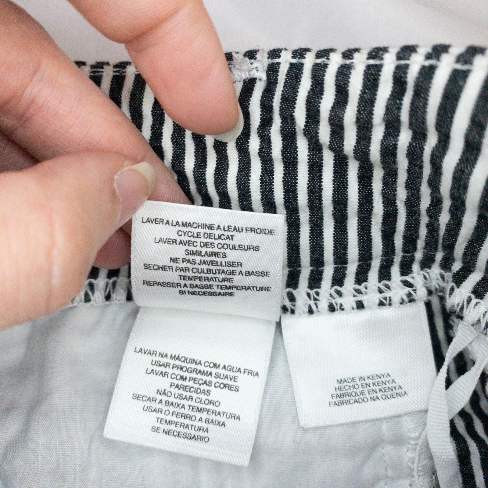 Jones New York womens white and black striped seersucker shorts size 4 front and back views with stretch fabric and button detail image 9