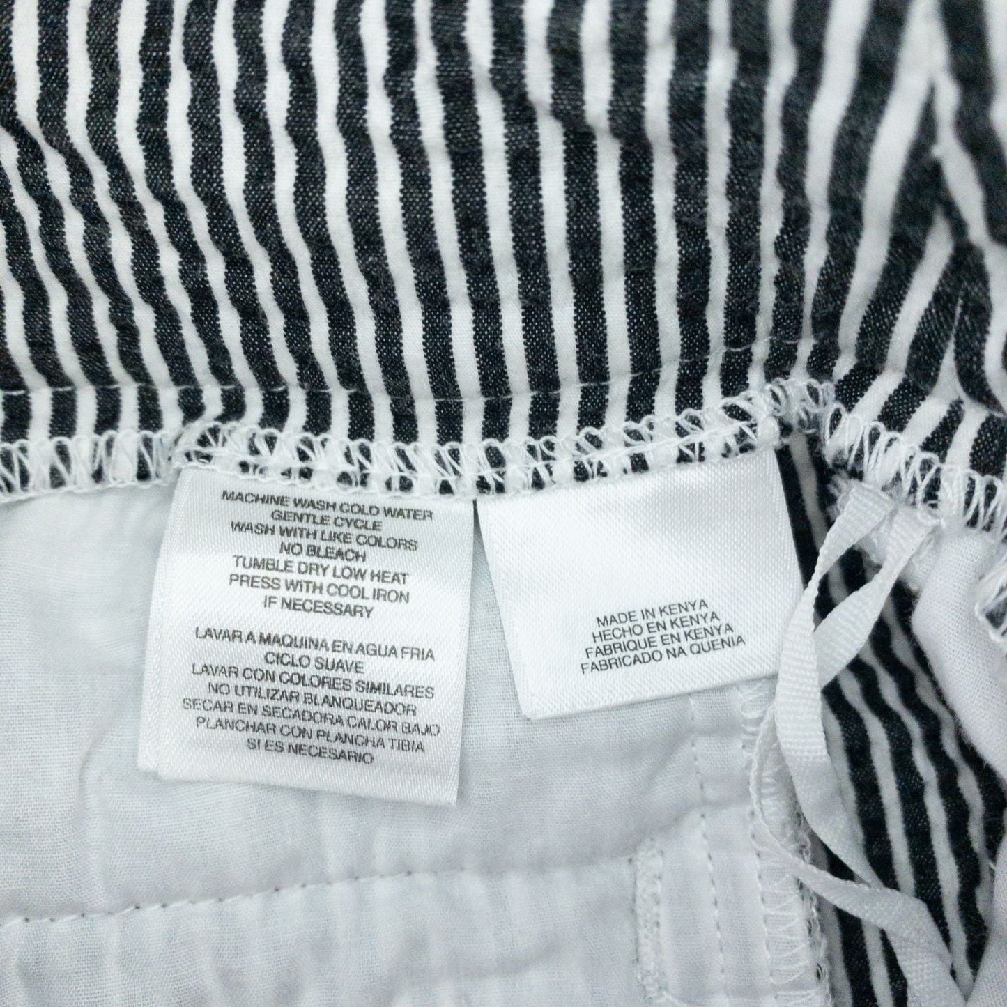 Jones New York womens white and black striped seersucker shorts size 4 front and back views with stretch fabric and button detail image 8
