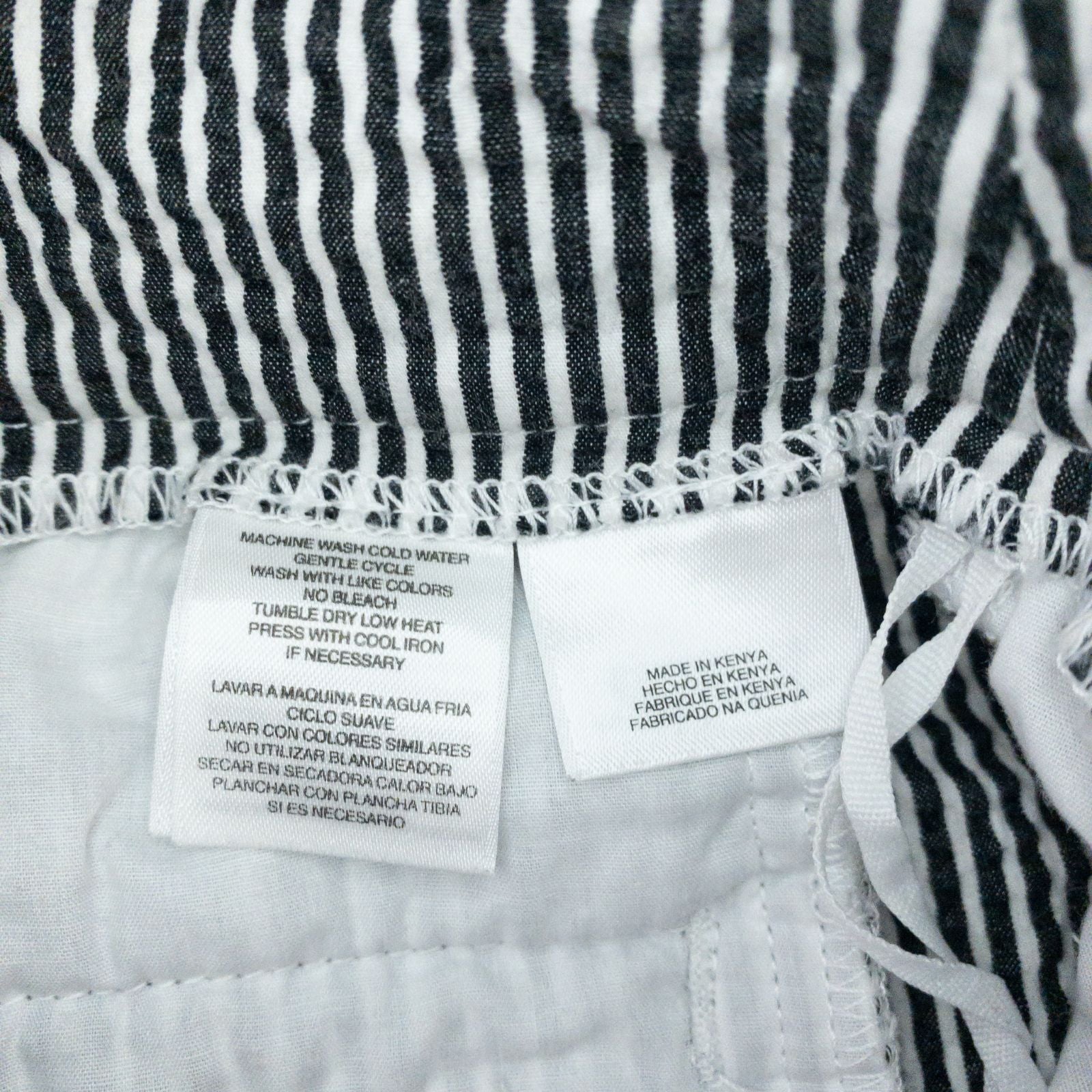 Jones New York womens white and black striped seersucker shorts size 4 front and back views with stretch fabric and button detail image 8