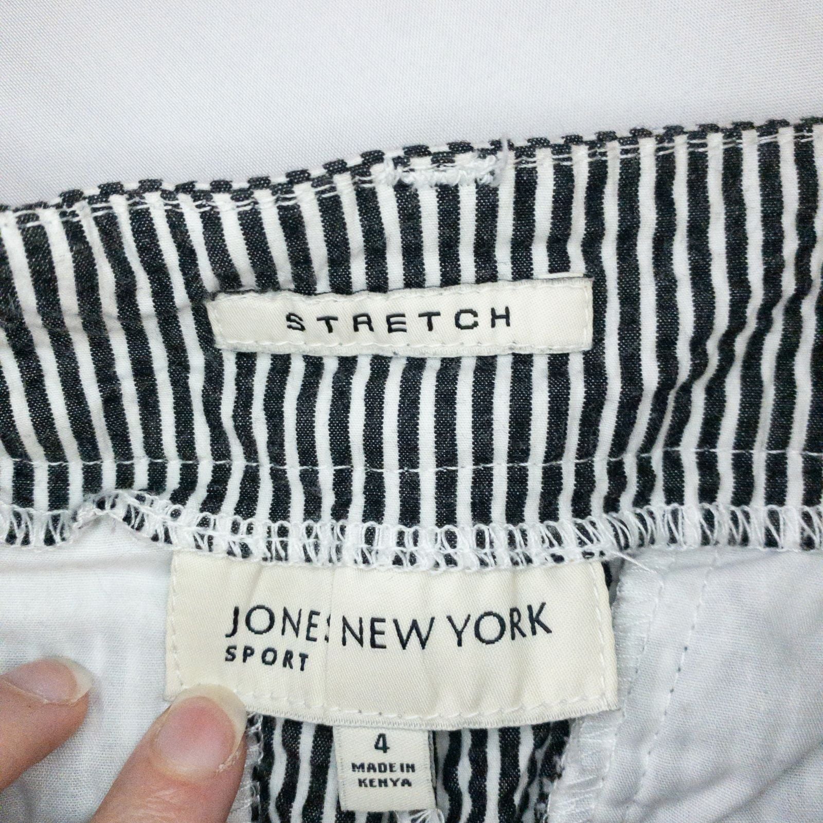 Jones New York womens white and black striped seersucker shorts size 4 front and back views with stretch fabric and button detail image 7