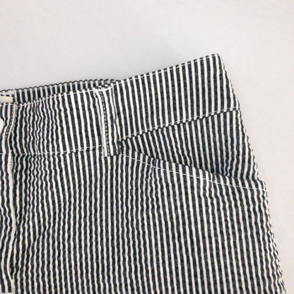 Jones New York womens white and black striped seersucker shorts size 4 front and back views with stretch fabric and button detail image 3