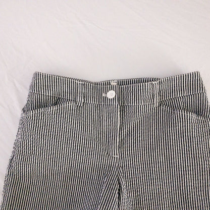 Jones New York womens white and black striped seersucker shorts size 4 front and back views with stretch fabric and button detail image 2