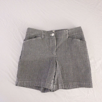 Jones New York womens white and black striped seersucker shorts size 4 front and back views with stretch fabric and button detail image 14