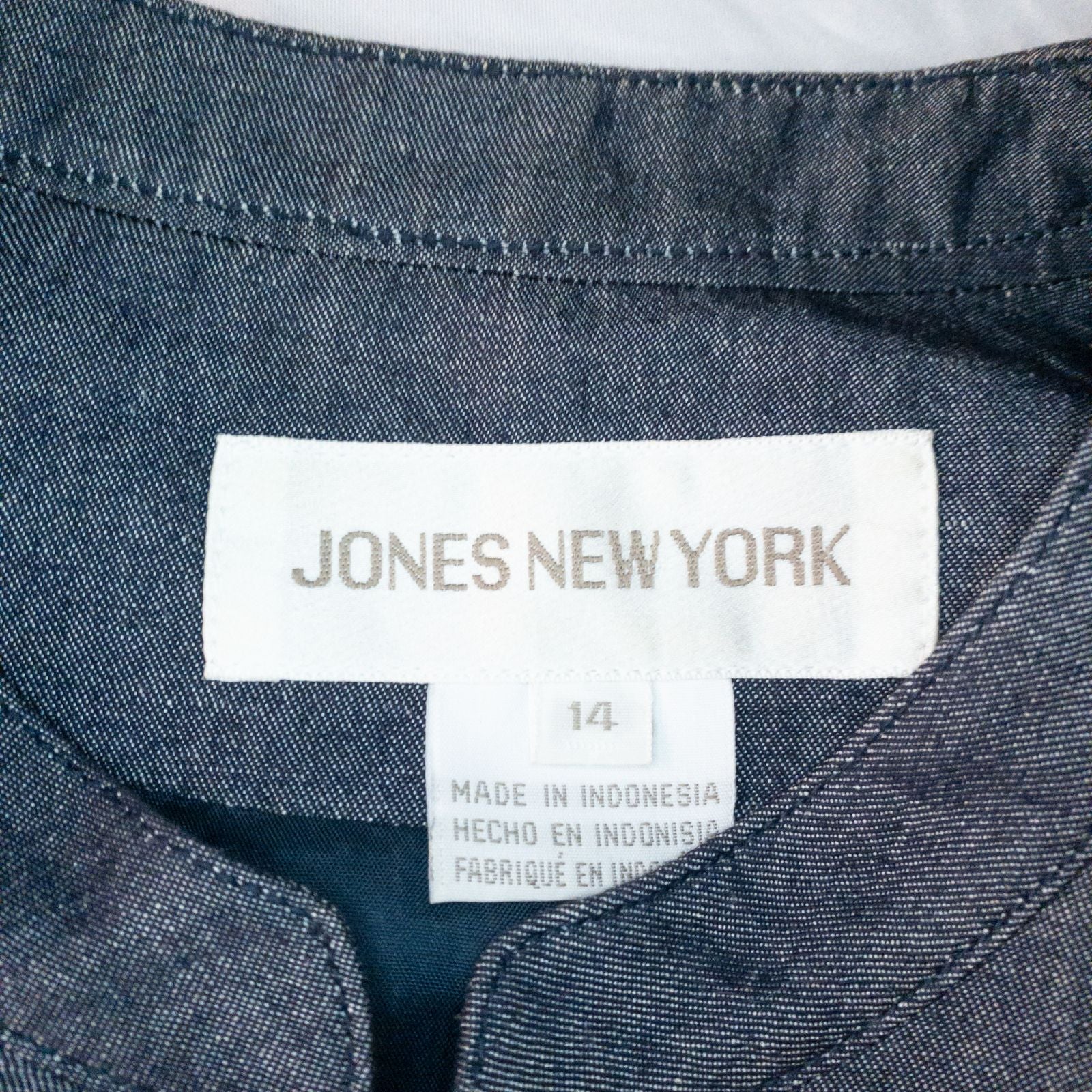 Jones New York vintage blue denim zip jacket women's size 14 with padded shoulders and side pockets image 10