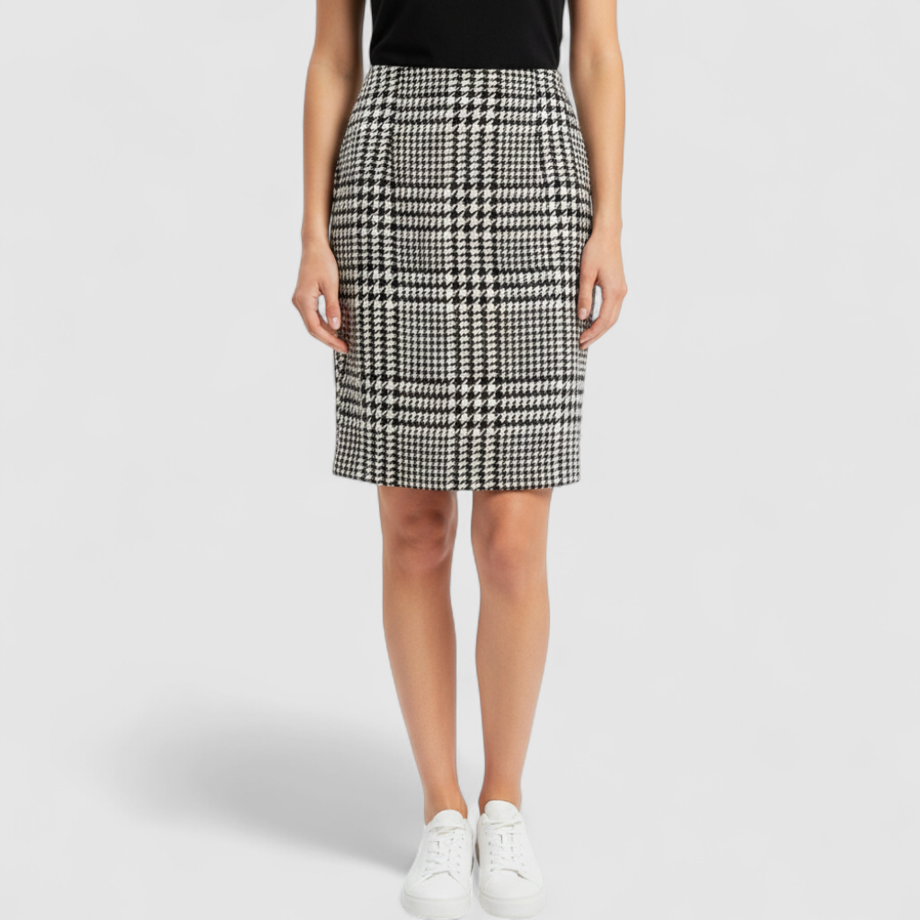 Liz Claiborne vintage black and white houndstooth wool pencil skirt womens size 8 front and back views with fabric and label detail on model