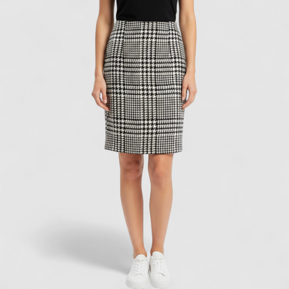 Liz Claiborne vintage black and white houndstooth wool pencil skirt womens size 8 front and back views with fabric and label detail on model