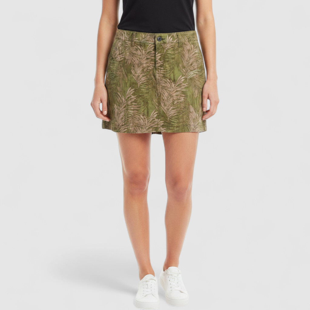 Sonoma Life and Style Womens green fronds patterned skort size 2 small front and back views with button closure and palm leaf print on model