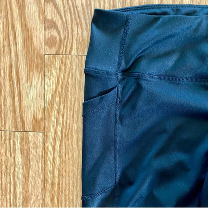 BCBGMaxAzria Black Capri Athletic Leggings Gym Pants Womens Large