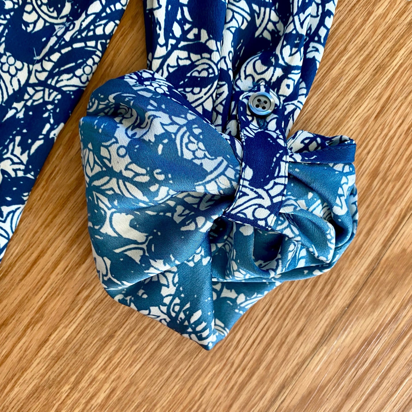 Ann Taylor Blue Teal Floral Button Shirt Womens Medium