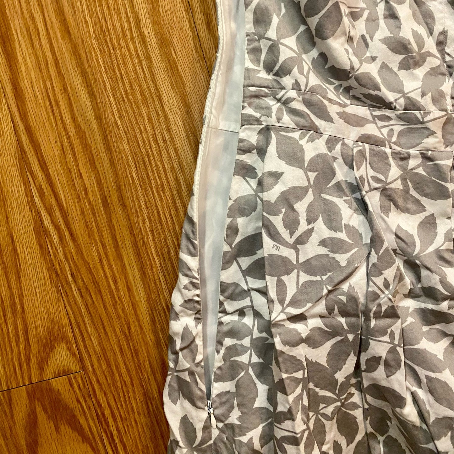 Isaac Mizrahi Target Gray Floral Pleated Midi Dress Womens 6 Small