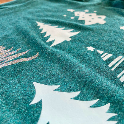A New Day Green Christmas Holiday Graphic Shirt Womens Small
