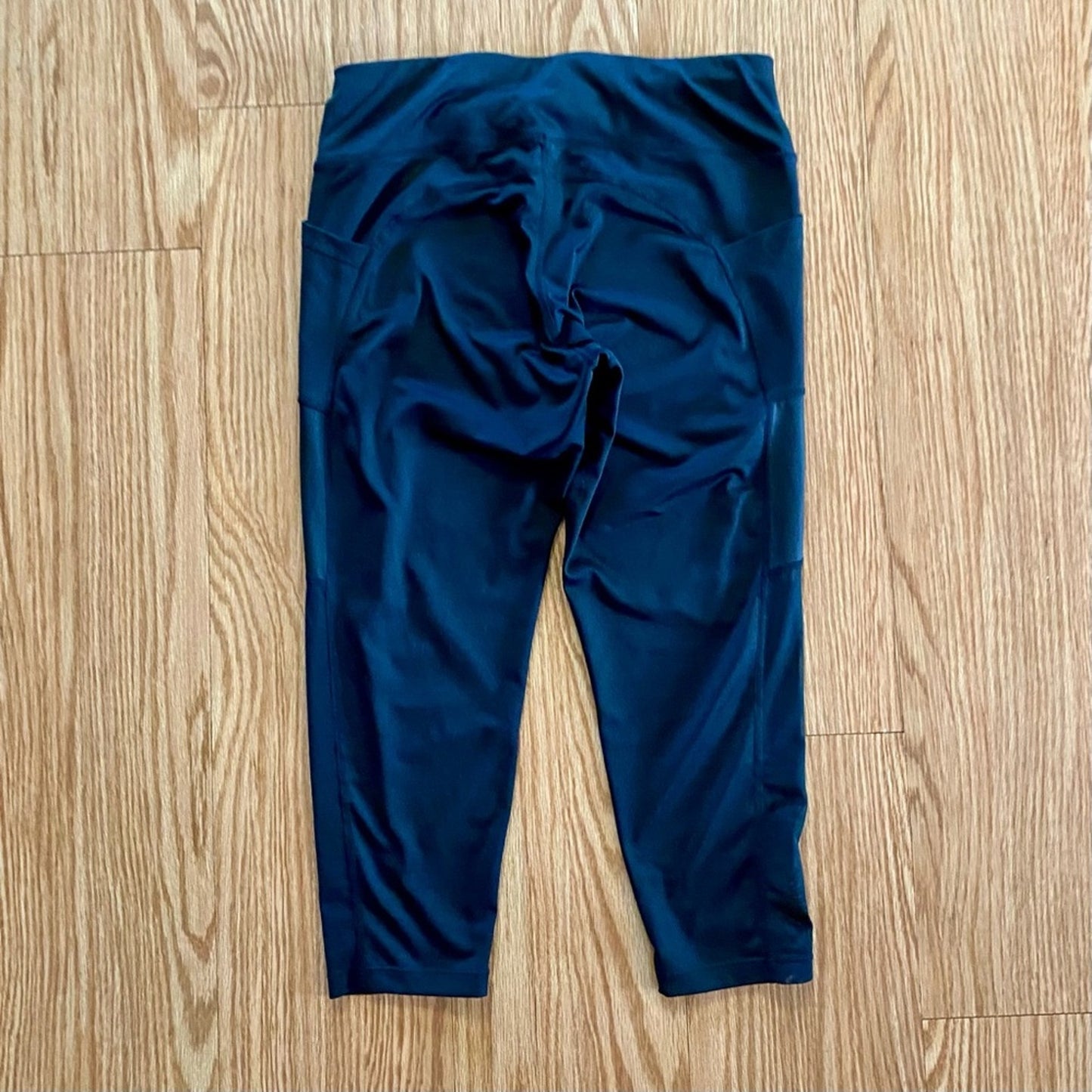 BCBGMaxAzria Black Capri Athletic Leggings Gym Pants Womens Large