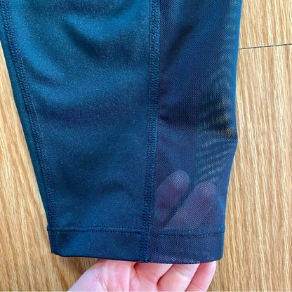 BCBGMaxAzria Black Capri Athletic Leggings Gym Pants Womens Large