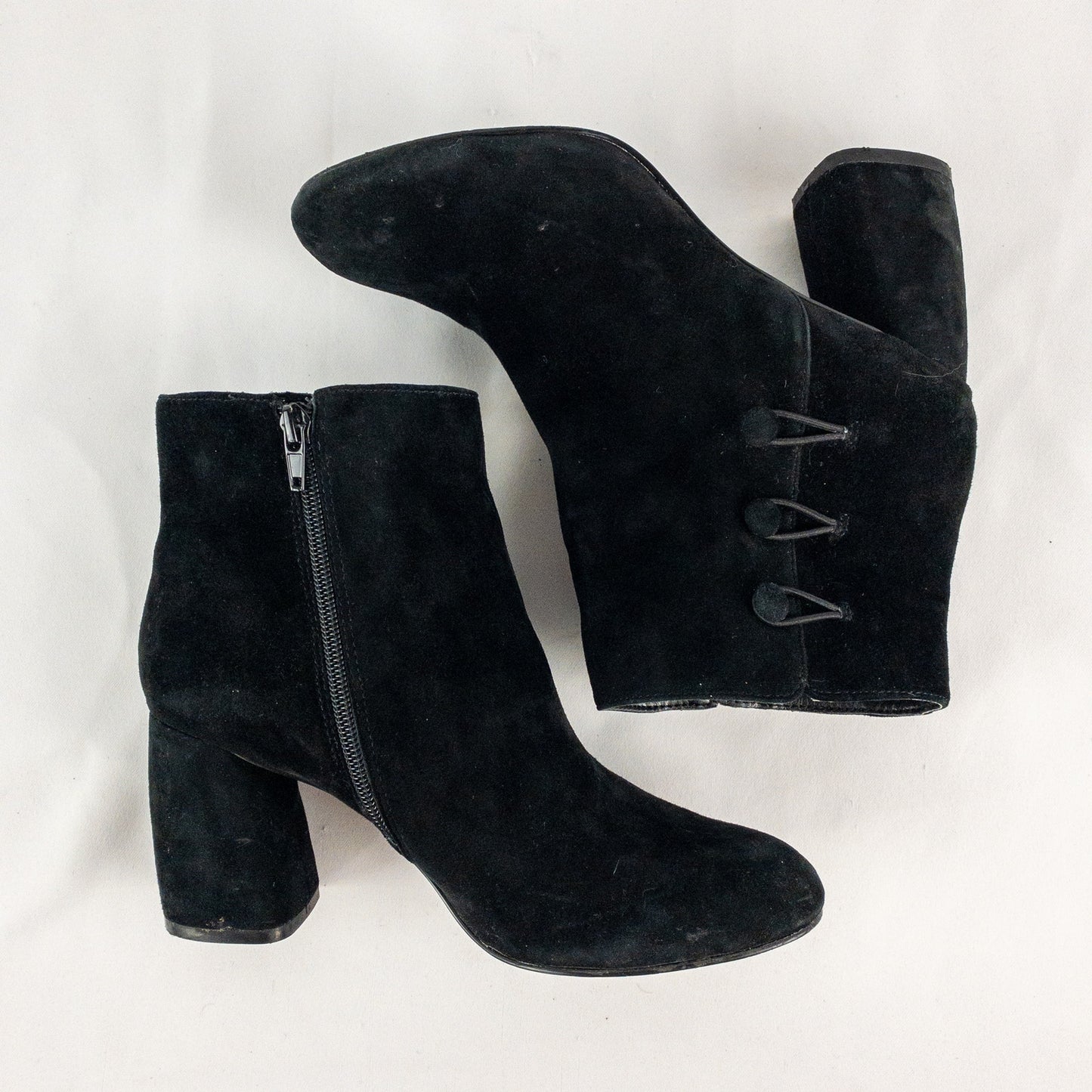 Nine West KerryLeeo Black Suede Button Ankle Booties Boots Womens 8.5