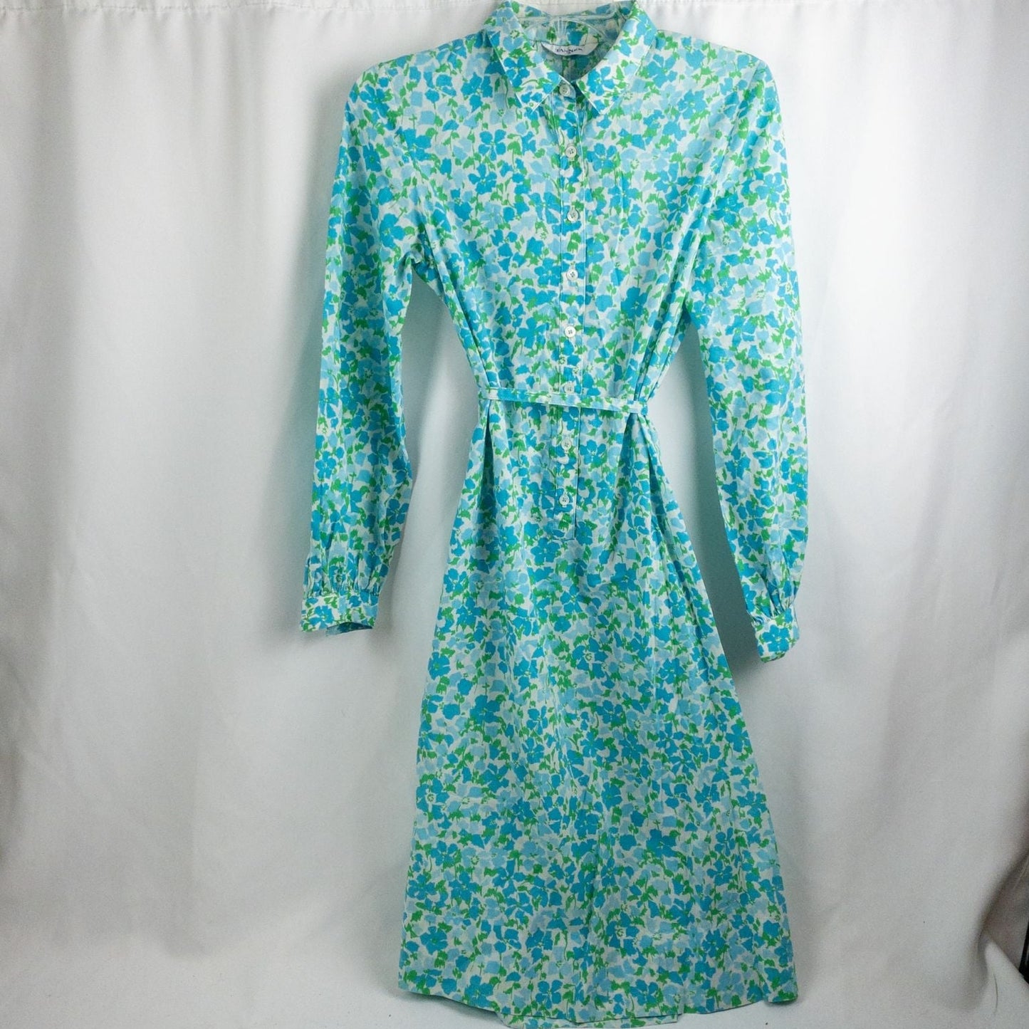 Vintage 1950s Tanner blue green floral long sleeve shirt dress with button front and collared neckline