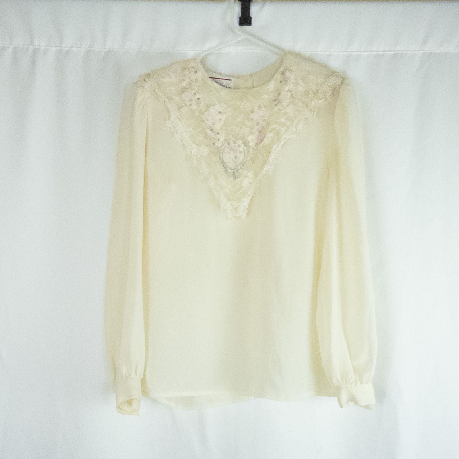 Synergy vintage ivory floral lace sheer blouse with long sleeves and embroidered lace bib front
