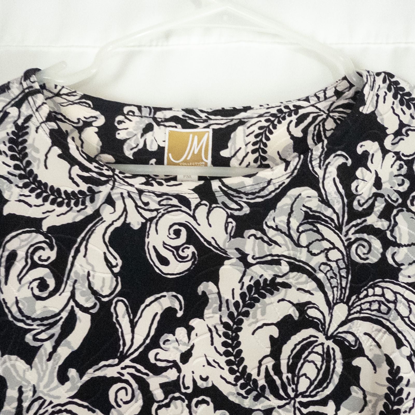 JM Collection black and white floral blouse top with 3/4 sleeves and crew neck, women's medium petite size image 2
