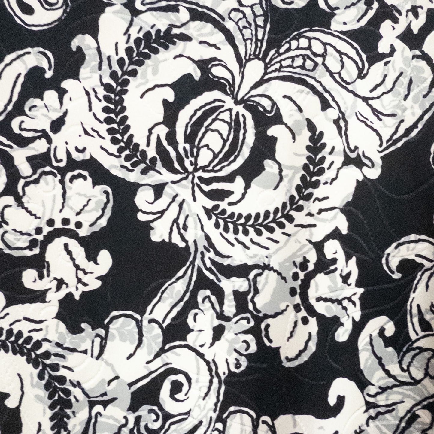 JM Collection black and white floral blouse top with 3/4 sleeves and crew neck, women's medium petite size image 3