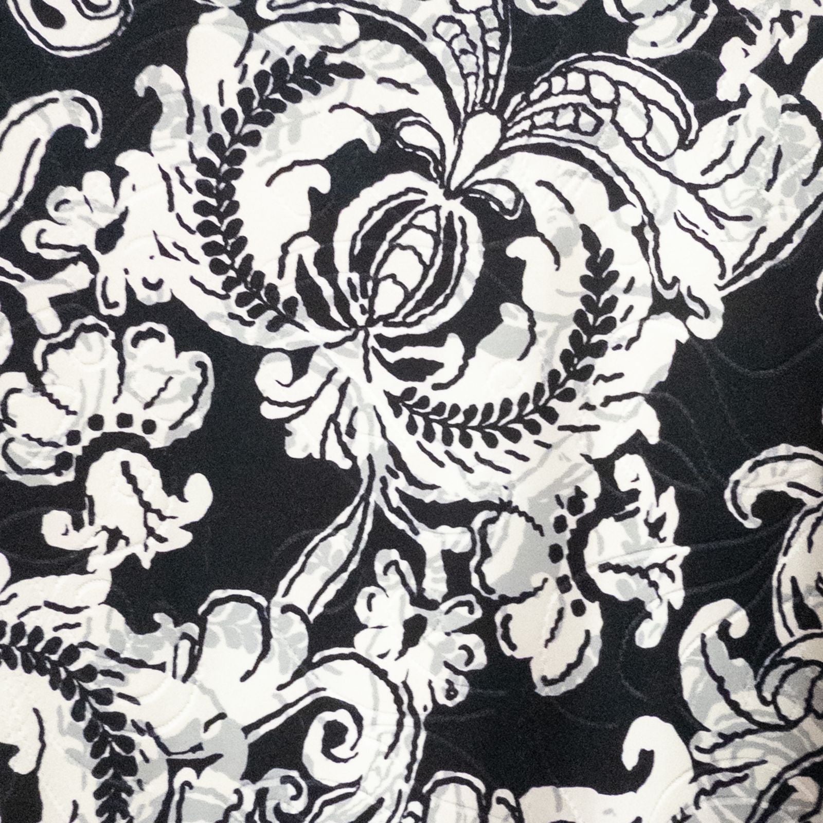 JM Collection black and white floral blouse top with 3/4 sleeves and crew neck, women's medium petite size image 3