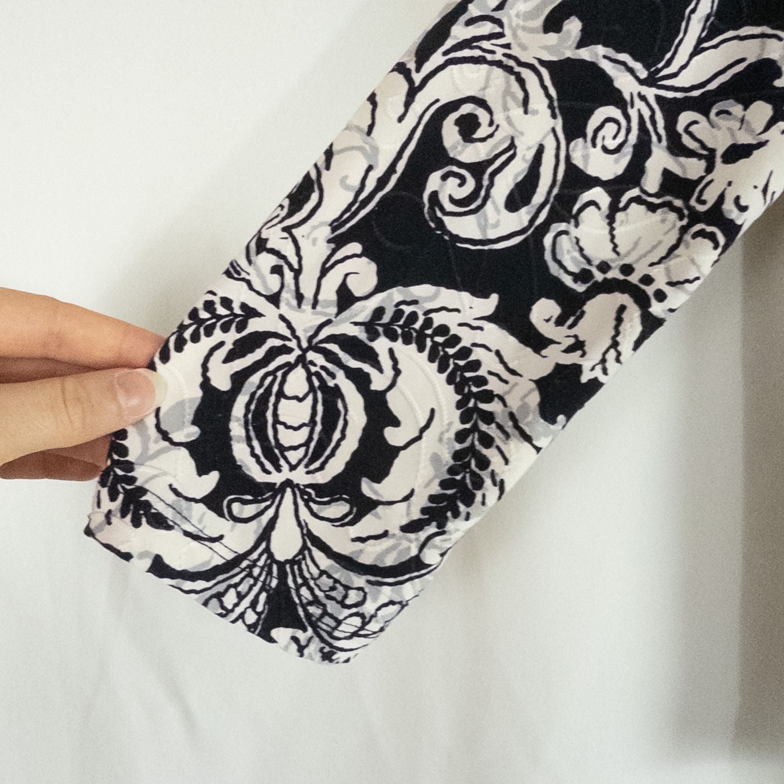 JM Collection black and white floral blouse top with 3/4 sleeves and crew neck, women's medium petite size image 4