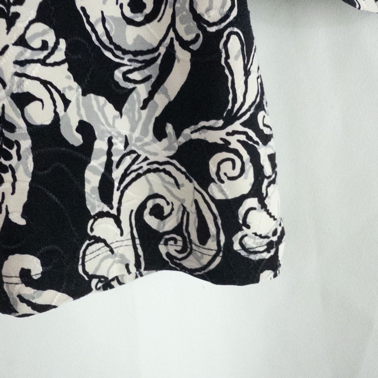 JM Collection black and white floral blouse top with 3/4 sleeves and crew neck, women's medium petite size image 5